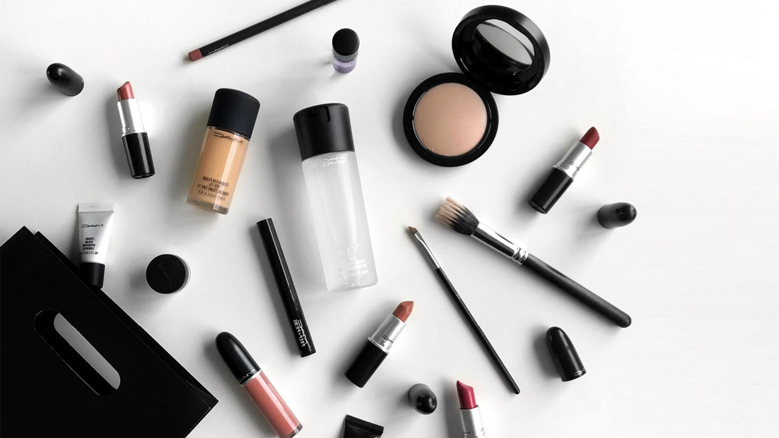 Вопрос: как распознать поддельную косметику mac?