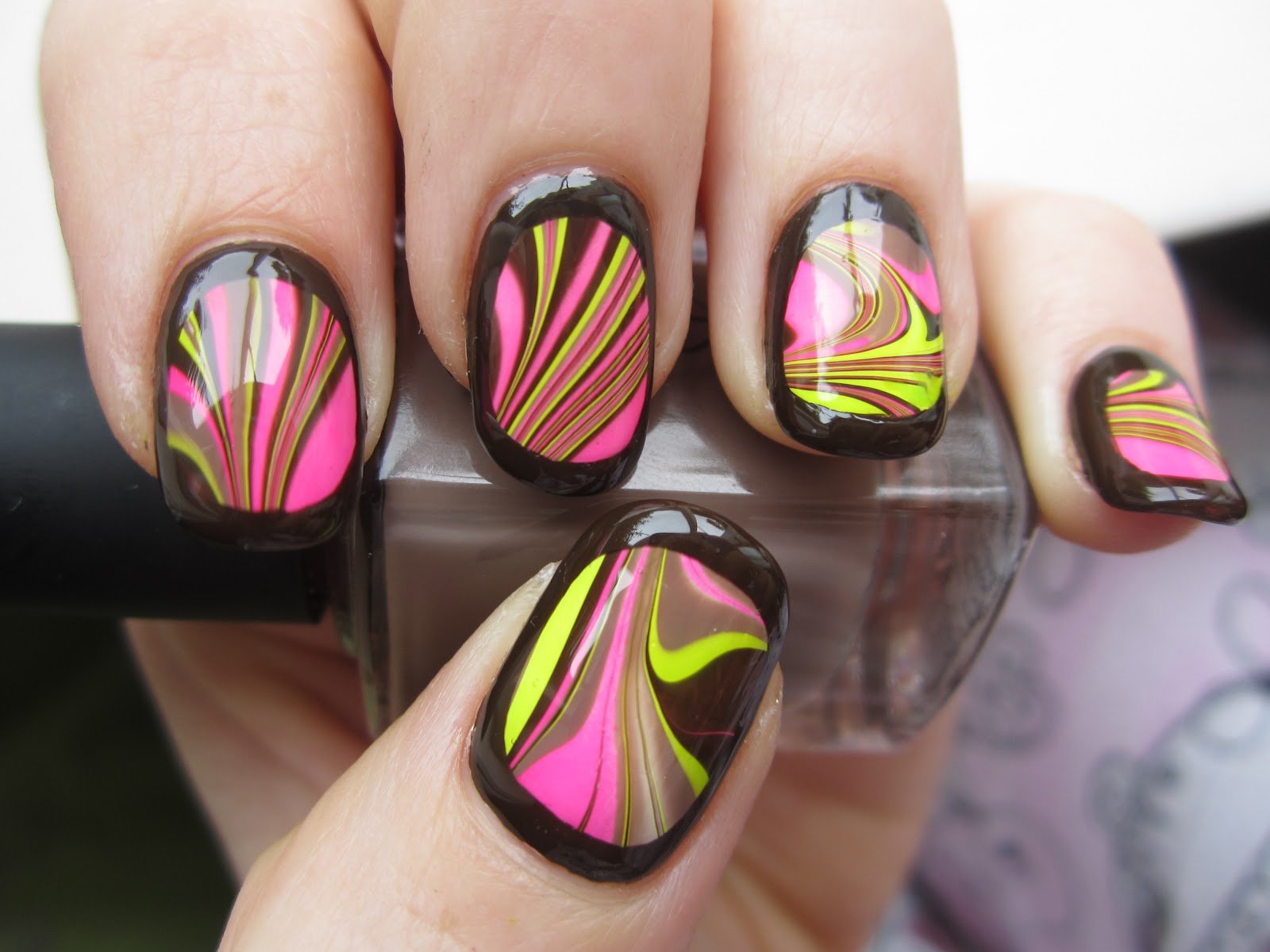 Водный маникюр, создаем красивый nail art на воде