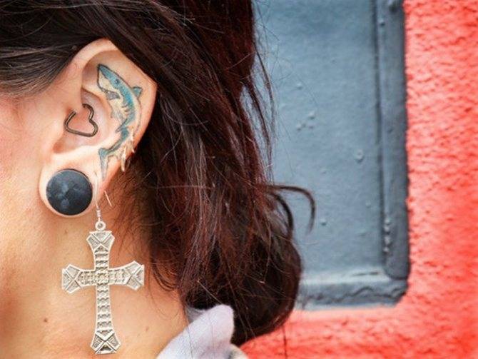 Тату за ухом для девушек сердце. тату на ушах- для неординарных tattoo особ. почему стоит выбрать тату в области уха